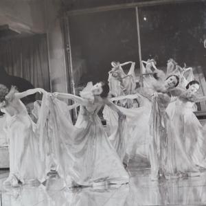 Groupe de danseuses evanescentes