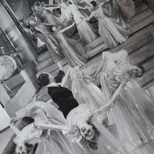 Couple élégant en hommage à Jeanne Lanvin